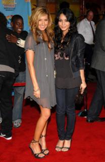 Ashley Tisdale feet photo thumbnail