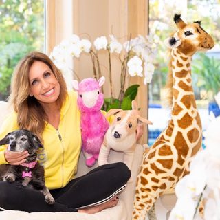 Lili Estefan feet photo thumbnail