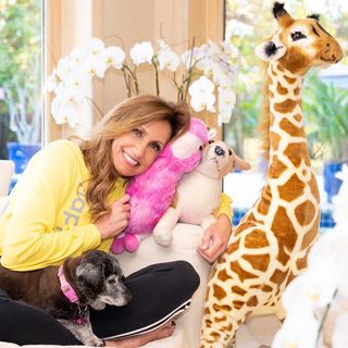 Lili Estefan feet photo thumbnail