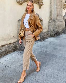 Chiara Ferragni feet photo thumbnail