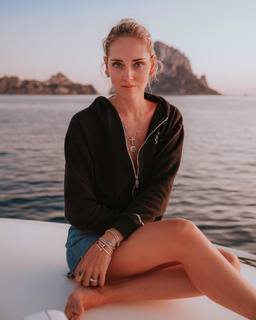 Chiara Ferragni feet photo thumbnail