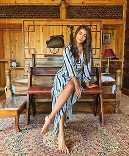 Pooja Hegde feet photo thumbnail