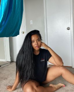 Angela Simmons feet photo thumbnail
