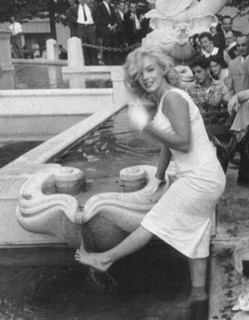 Marilyn Monroe feet photo thumbnail