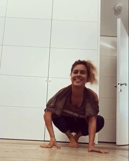 Carolina Dieckmann feet photo thumbnail
