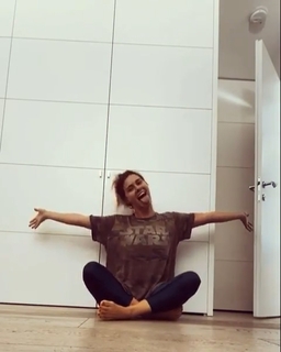 Carolina Dieckmann feet photo thumbnail