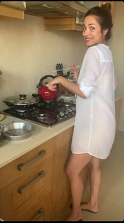 Malaika Arora feet photo thumbnail