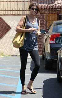 Elisabetta Canalis feet photo thumbnail