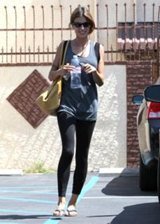 Elisabetta Canalis feet photo thumbnail