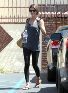 Elisabetta Canalis feet photo thumbnail