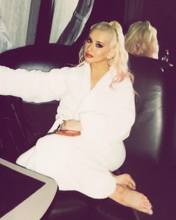 Christina Aguilera feet photo thumbnail