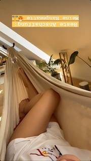 Lola Weippert feet photo thumbnail