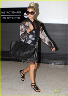 Fergie feet photo thumbnail