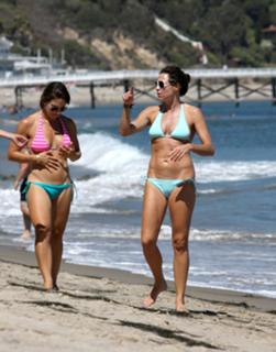 Minnie Driver feet photo thumbnail