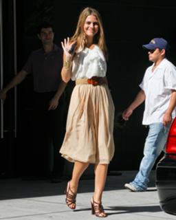 Maria Menounos feet photo thumbnail
