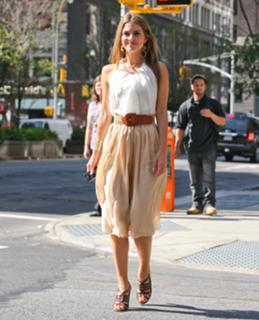 Maria Menounos feet photo thumbnail