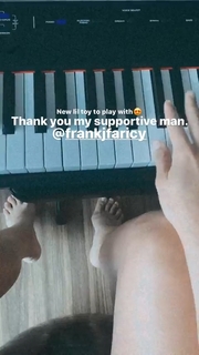 Ludovica Frasca feet photo thumbnail