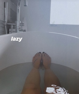 Corinna Kopf feet photo thumbnail