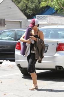 Vanessa Hudgens feet photo thumbnail