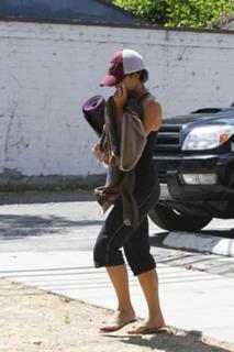 Vanessa Hudgens feet photo thumbnail