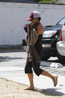 Vanessa Hudgens feet photo thumbnail