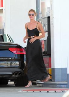 Rosie Huntington-Whiteley feet photo thumbnail