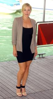 Kate Winslet feet photo thumbnail