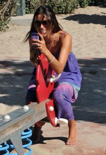 Alessandra Ambrosio feet photo thumbnail