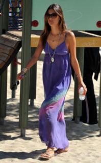 Alessandra Ambrosio feet photo thumbnail