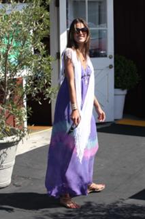 Alessandra Ambrosio feet photo thumbnail