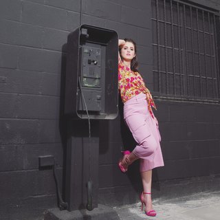 Laura Marano feet photo thumbnail