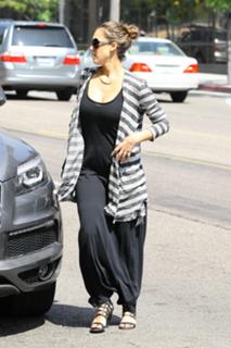 Jessica Alba feet photo thumbnail