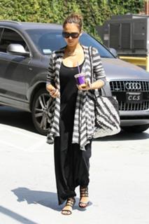 Jessica Alba feet photo thumbnail