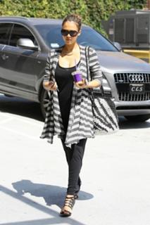 Jessica Alba feet photo thumbnail