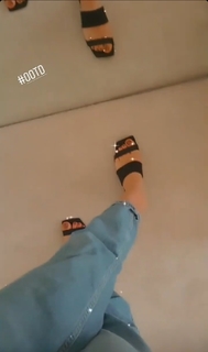 Xenia Tchoumitcheva feet photo thumbnail