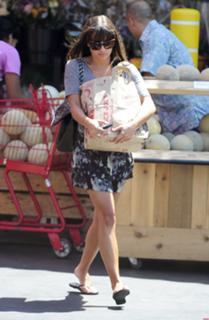 Lea Michele feet photo thumbnail