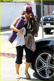 Vanessa Hudgens feet photo thumbnail
