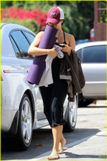 Vanessa Hudgens feet photo thumbnail