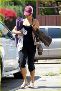 Vanessa Hudgens feet photo thumbnail