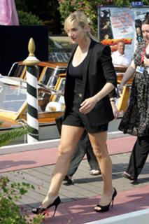 Kate Winslet feet photo thumbnail