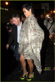 Rihanna feet photo thumbnail
