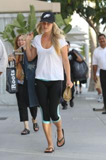 Ali Larter feet photo thumbnail