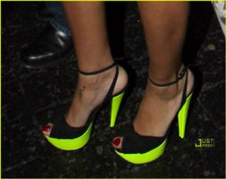 Rihanna feet photo thumbnail