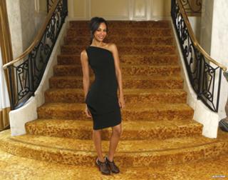 Zoe Saldana feet photo thumbnail
