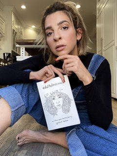 Gabbie Hanna feet photo thumbnail