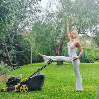 Nicole Neumann feet photo thumbnail