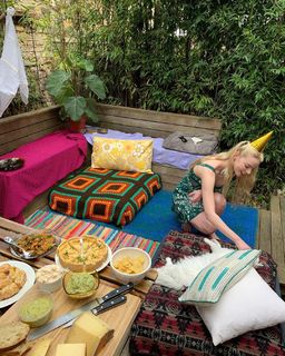 Anya Taylor-Joy feet photo thumbnail