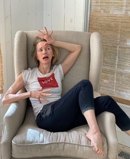 Naomi Watts feet photo thumbnail