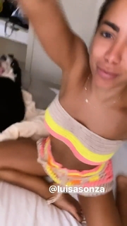 Anitta feet photo thumbnail