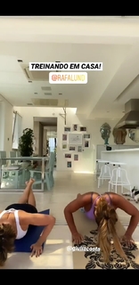 Flávia Alessandra feet photo thumbnail
